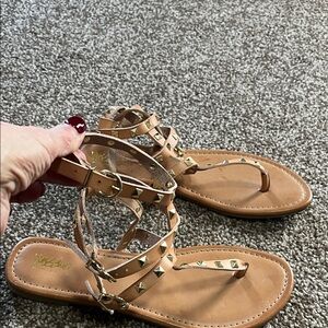 Mossimo Supply Co. Tan Gold Studded Sandals…a Valentino look alike. Size 9 1/2